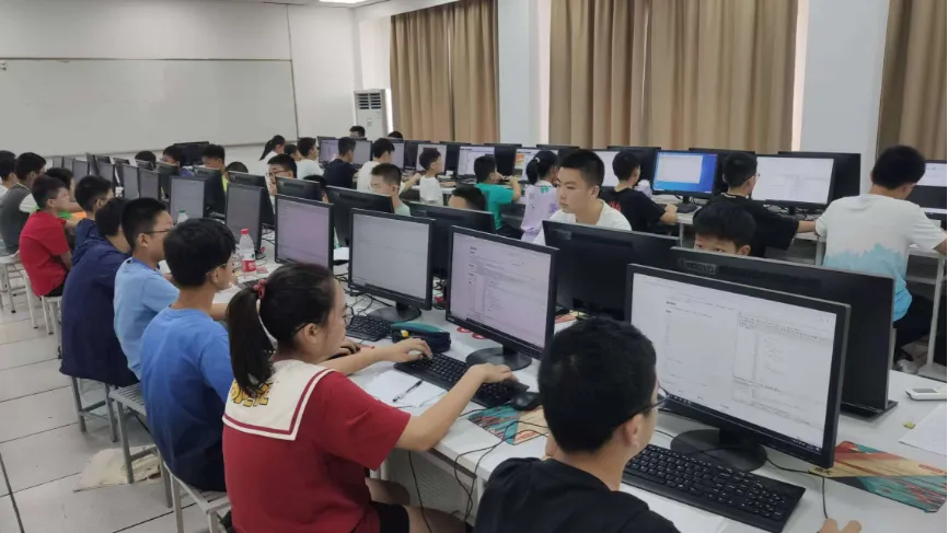 中国计算机学会GESP考试在我校顺利举行